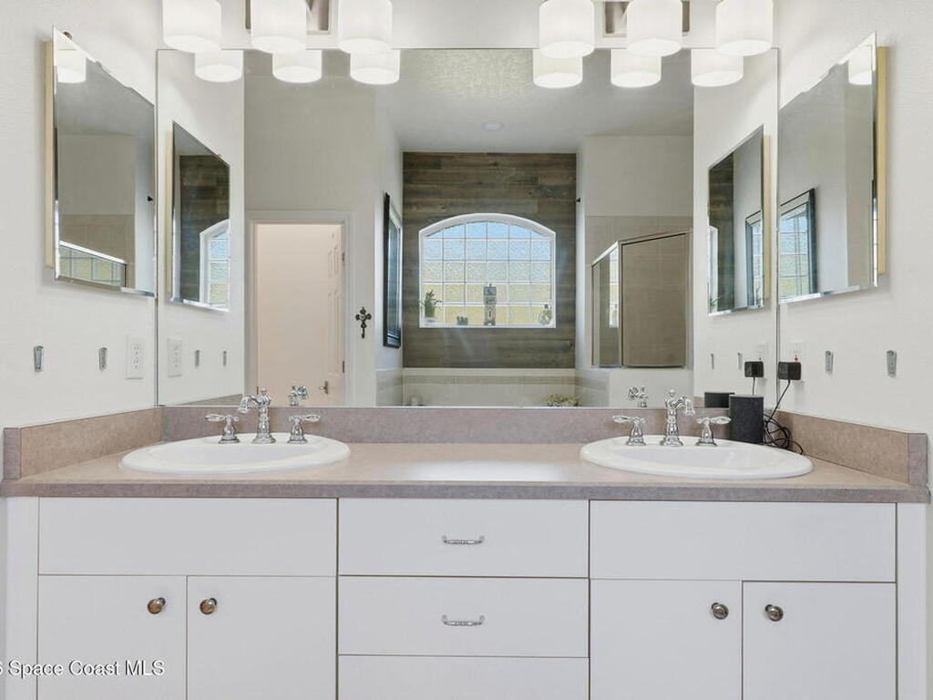 5696 Cypress Creek Drive, Grant, FL 32949