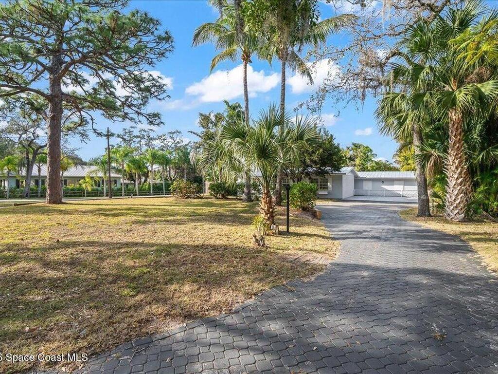 9670 Mockingbird Lane, Sebastian, FL 32976