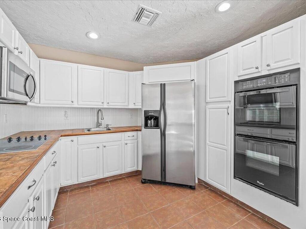 9670 Mockingbird Lane, Sebastian, FL 32976