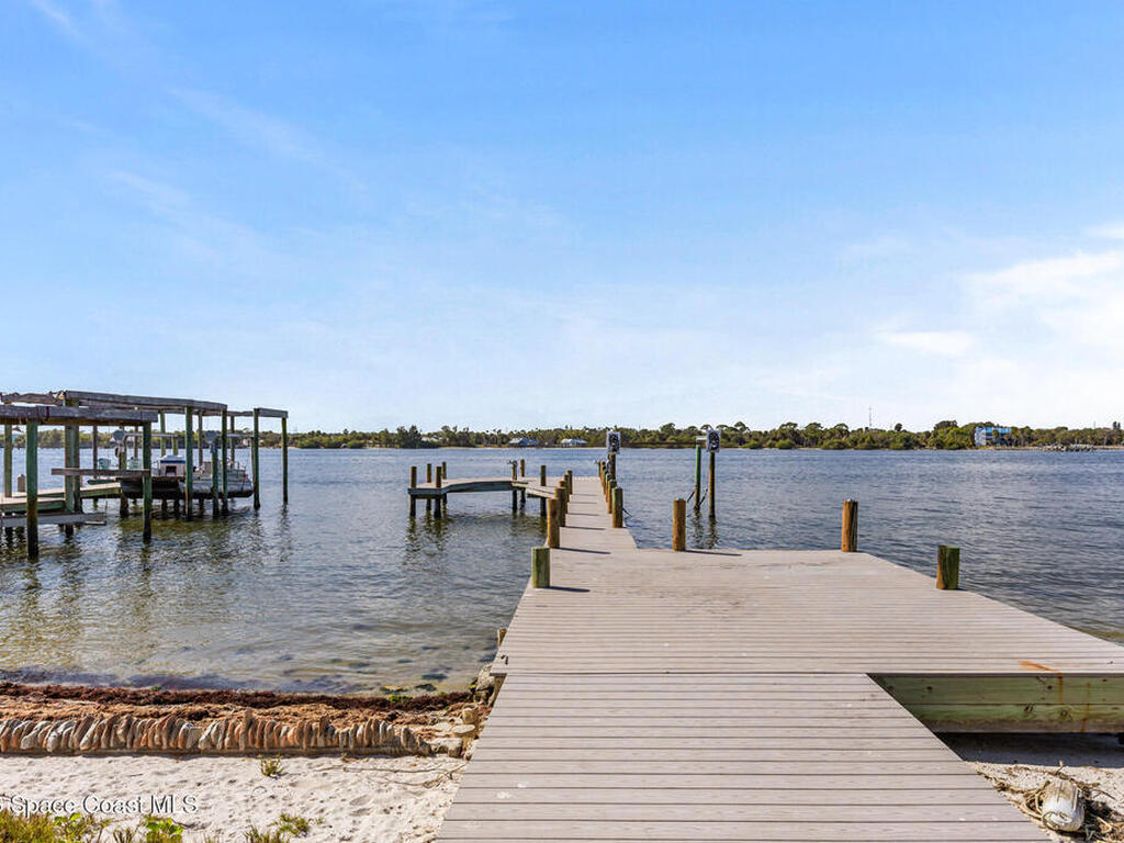 25 Vip Island, Grant, FL 32949