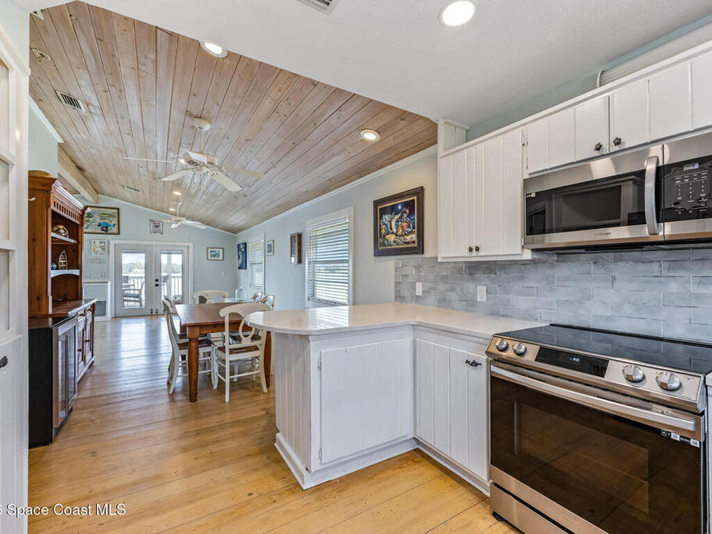 25 Vip Island, Grant, FL 32949