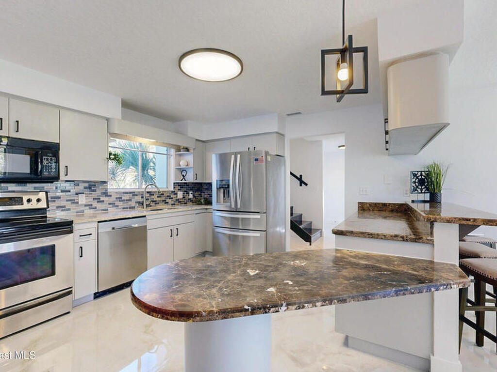 807 W Central Boulevard, Cape Canaveral, FL 32920