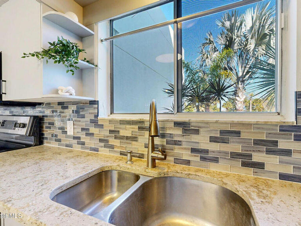 807 W Central Boulevard, Cape Canaveral, FL 32920