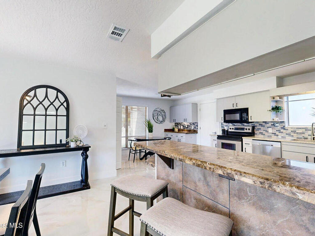 807 W Central Boulevard, Cape Canaveral, FL 32920