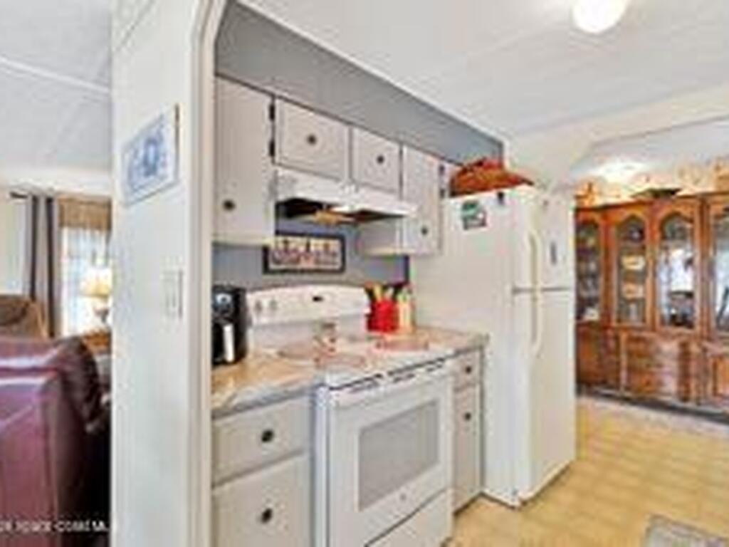 807 W Wren Circle, Barefoot Bay, FL 32976