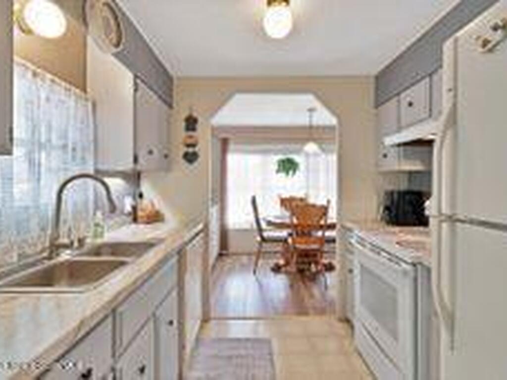 807 W Wren Circle, Barefoot Bay, FL 32976