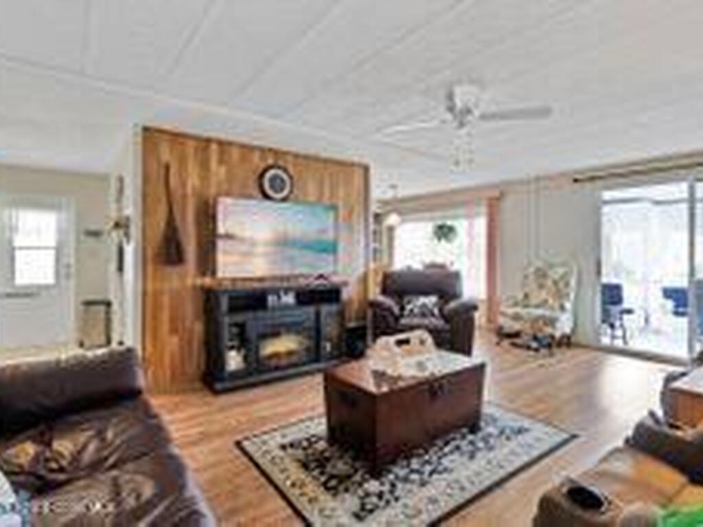 807 W Wren Circle, Barefoot Bay, FL 32976