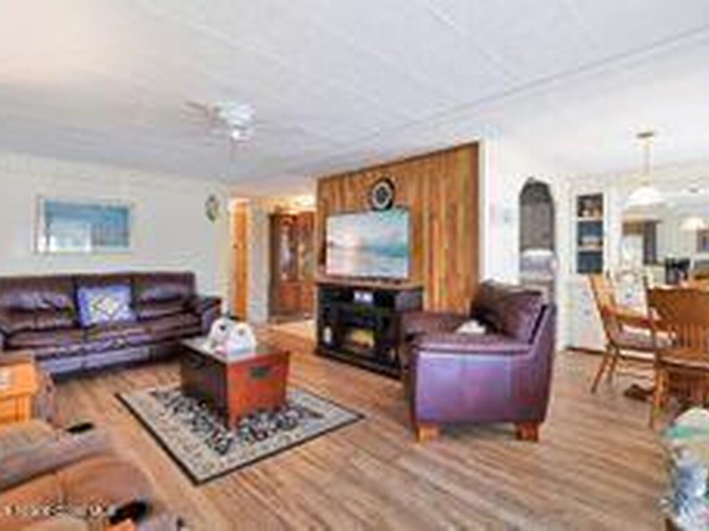 807 W Wren Circle, Barefoot Bay, FL 32976