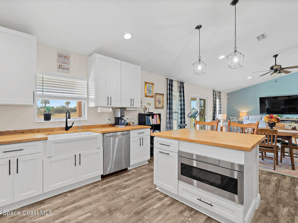 3440 Hammock Road, Mims, FL 32754