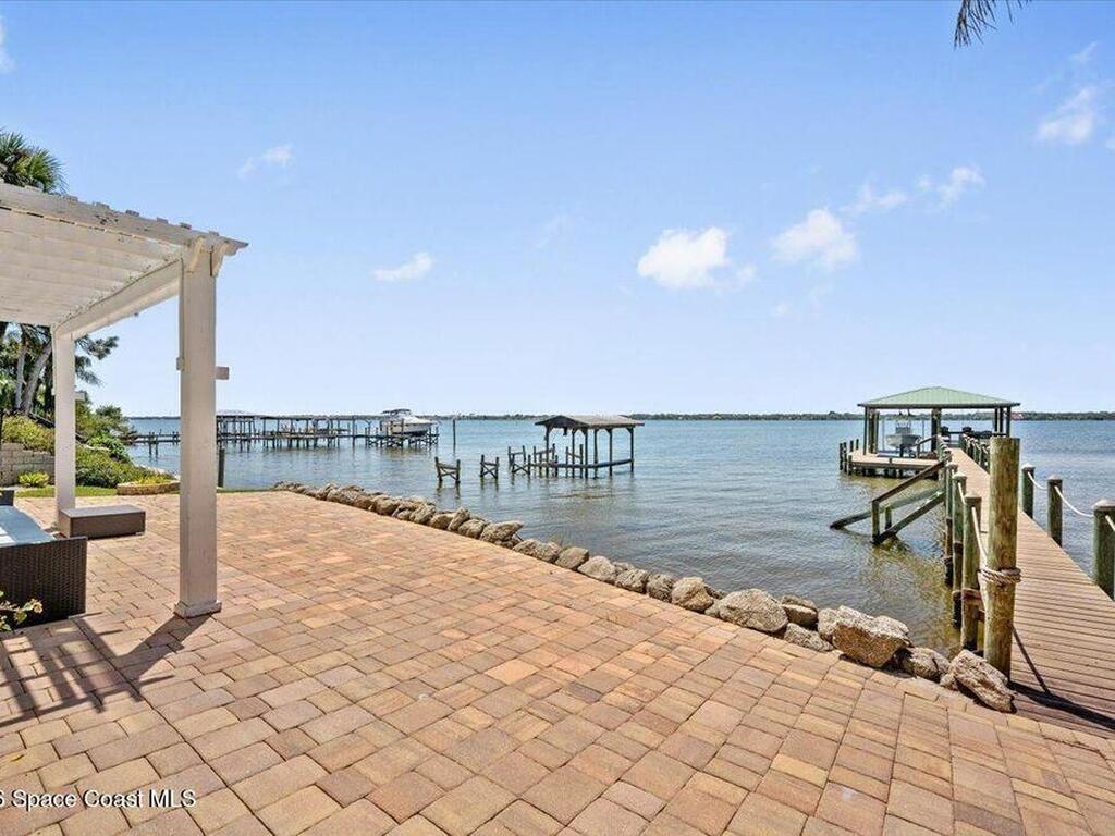 2555 S Tropical Trail, Merritt Island, FL 32952