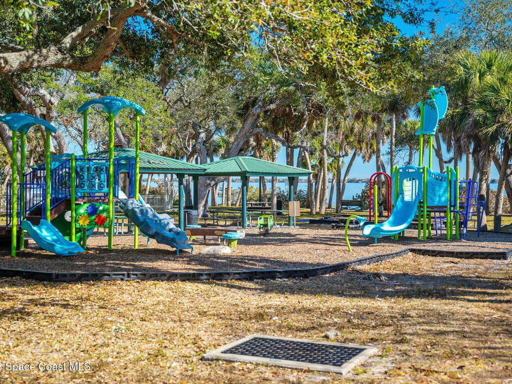 548 Old Oak Street, Melbourne, FL 32904