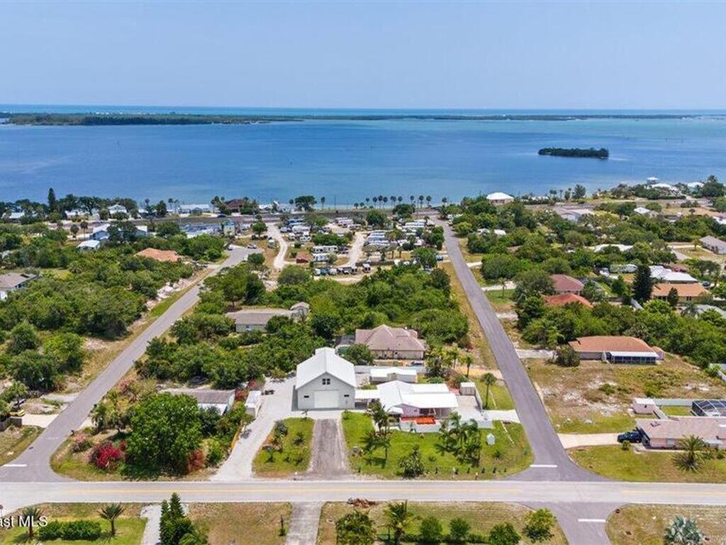 8865 Central Avenue, Micco, FL 32976