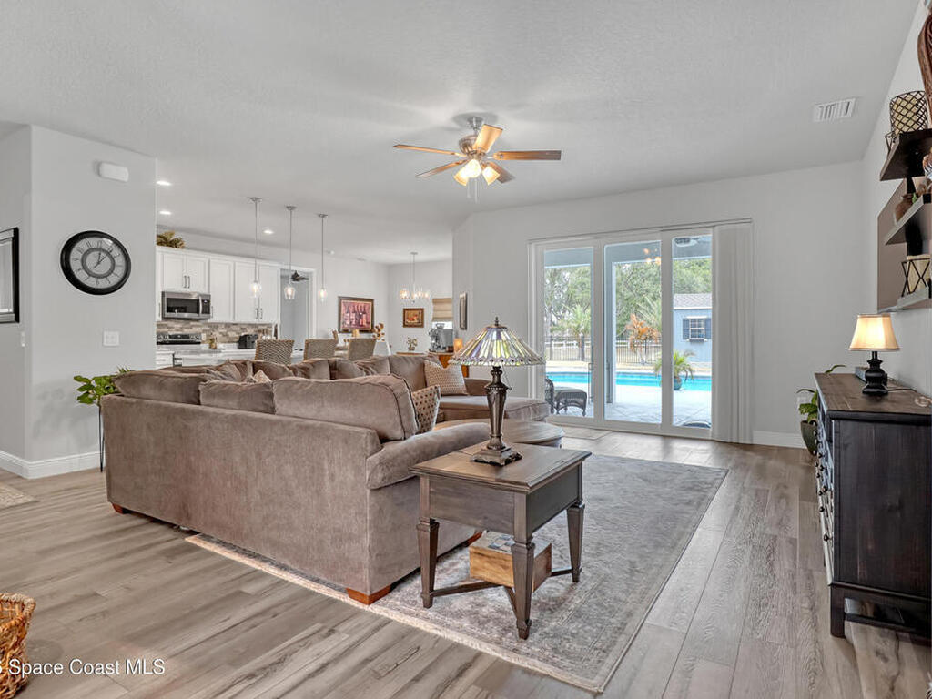 1837 Market Circle, Palm Bay, FL 32905