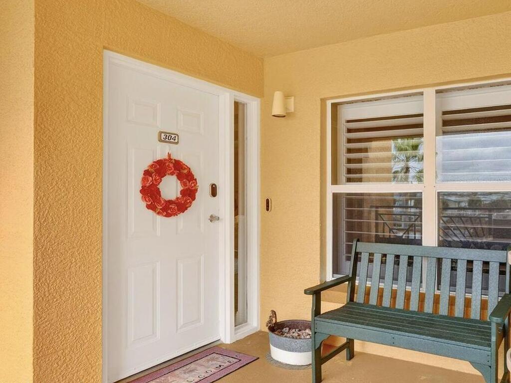 8472 Ridgewood Avenue, Cape Canaveral, FL 32920