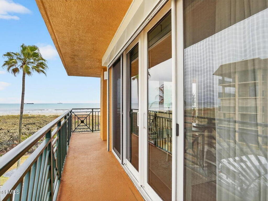 8472 Ridgewood Avenue, Cape Canaveral, FL 32920