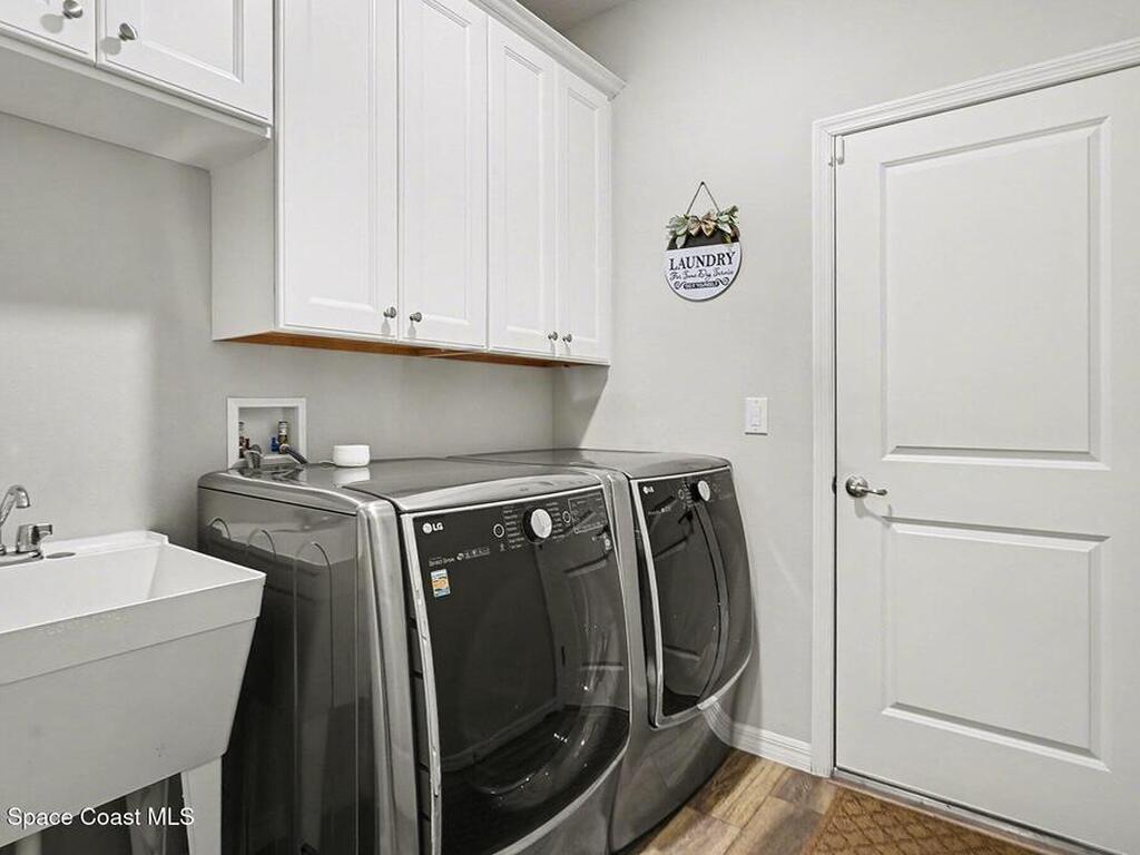 8481 Laguna Circle, Micco, FL 32976