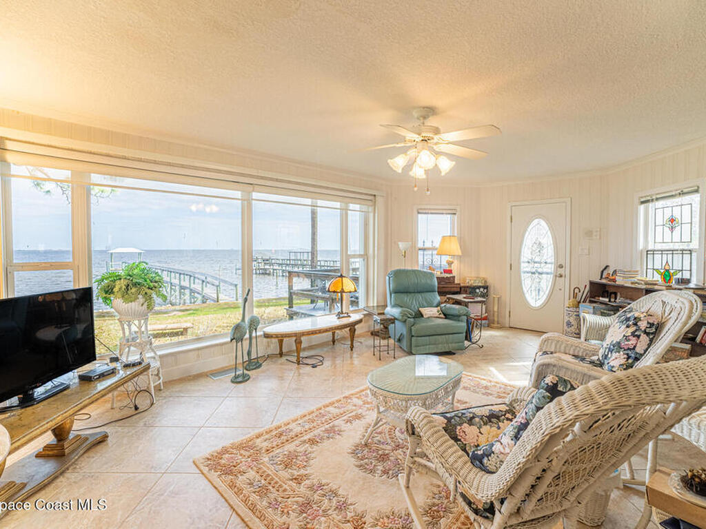 527 Indian River Avenue, Titusville, FL 32796