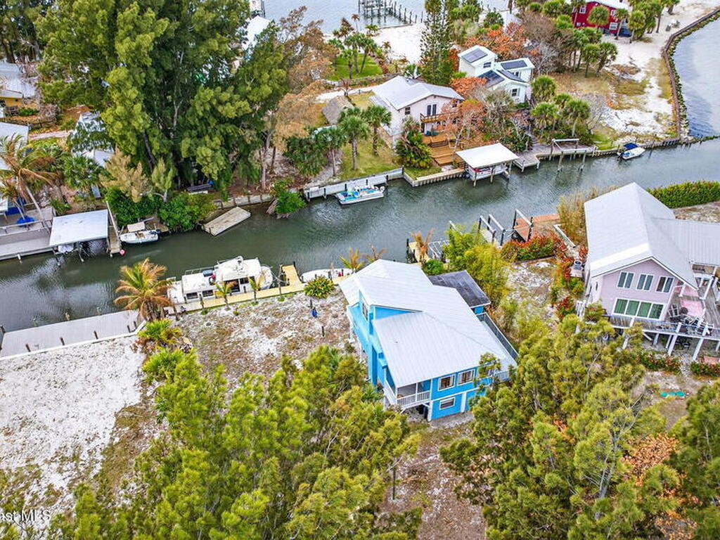 51 Vip Island, Grant, FL 32949