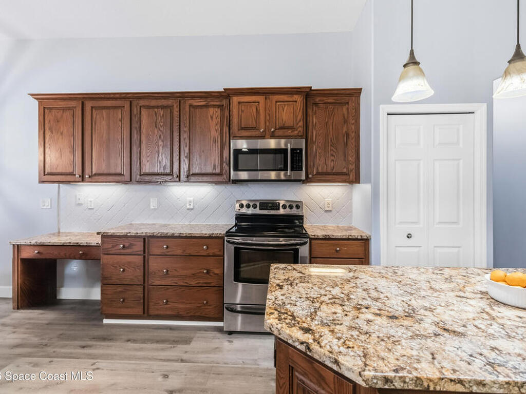 6920 Hacienda Drive, Grant, FL 32949