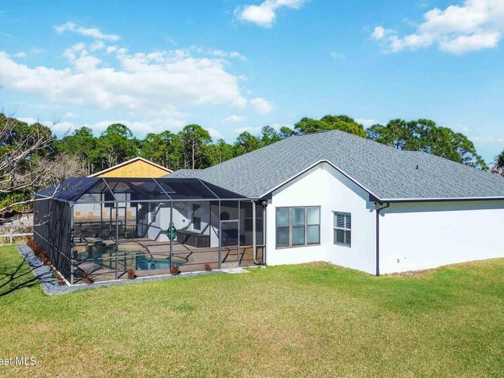 6920 Hacienda Drive, Grant, FL 32949