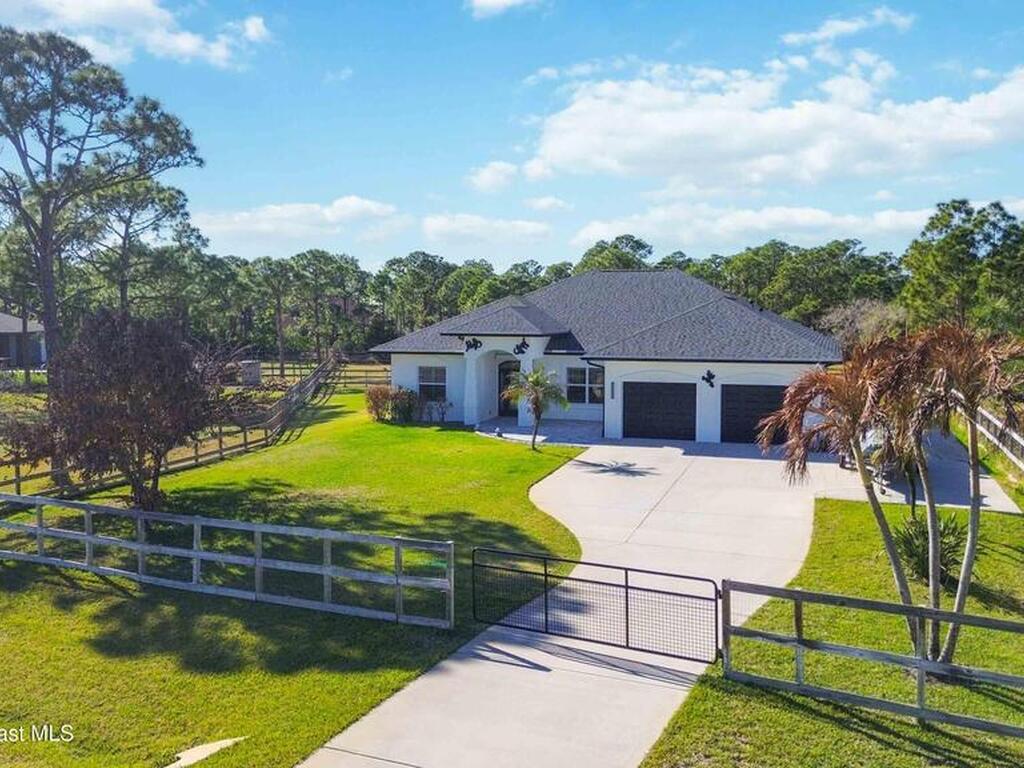 6920 Hacienda Drive, Grant, FL 32949