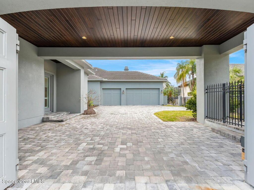 135 Lansing Island Drive, Indian Harbour Beach, FL 32937