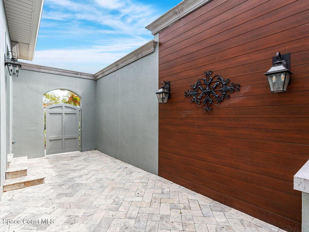 135 Lansing Island Drive, Indian Harbour Beach, FL 32937