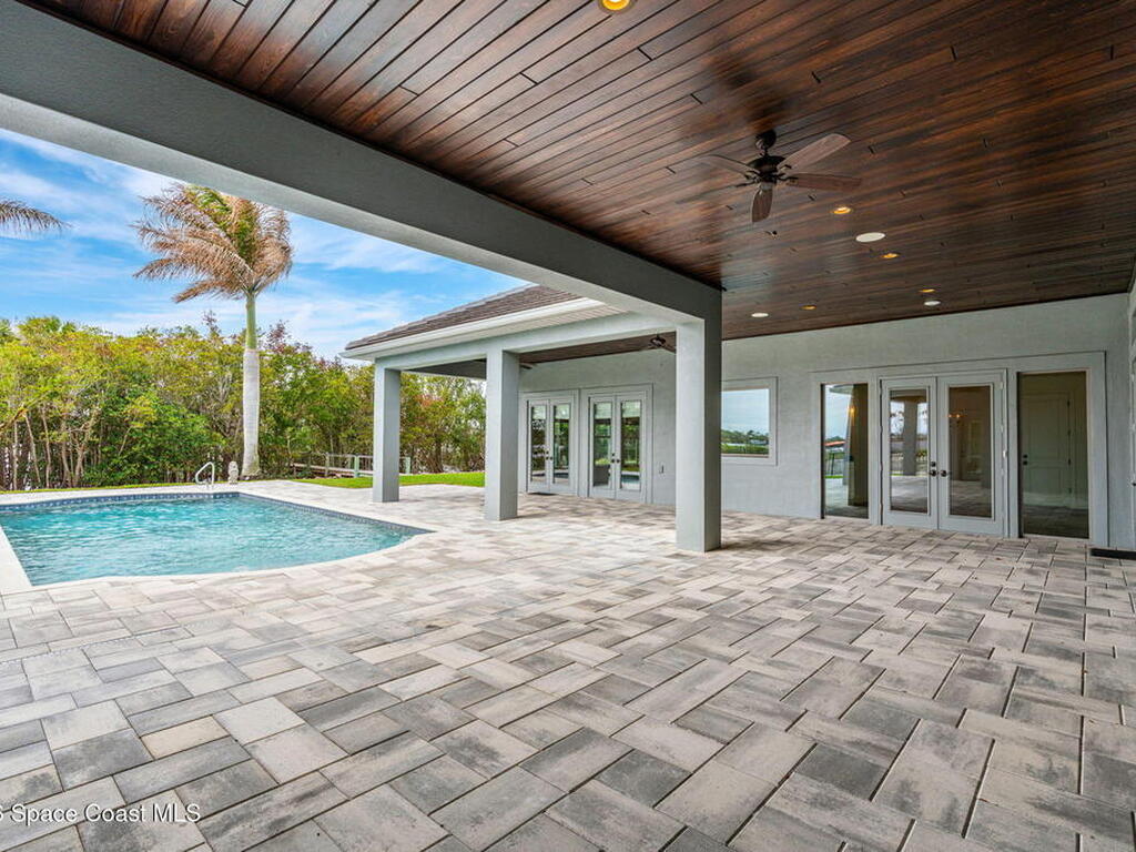 135 Lansing Island Drive, Indian Harbour Beach, FL 32937