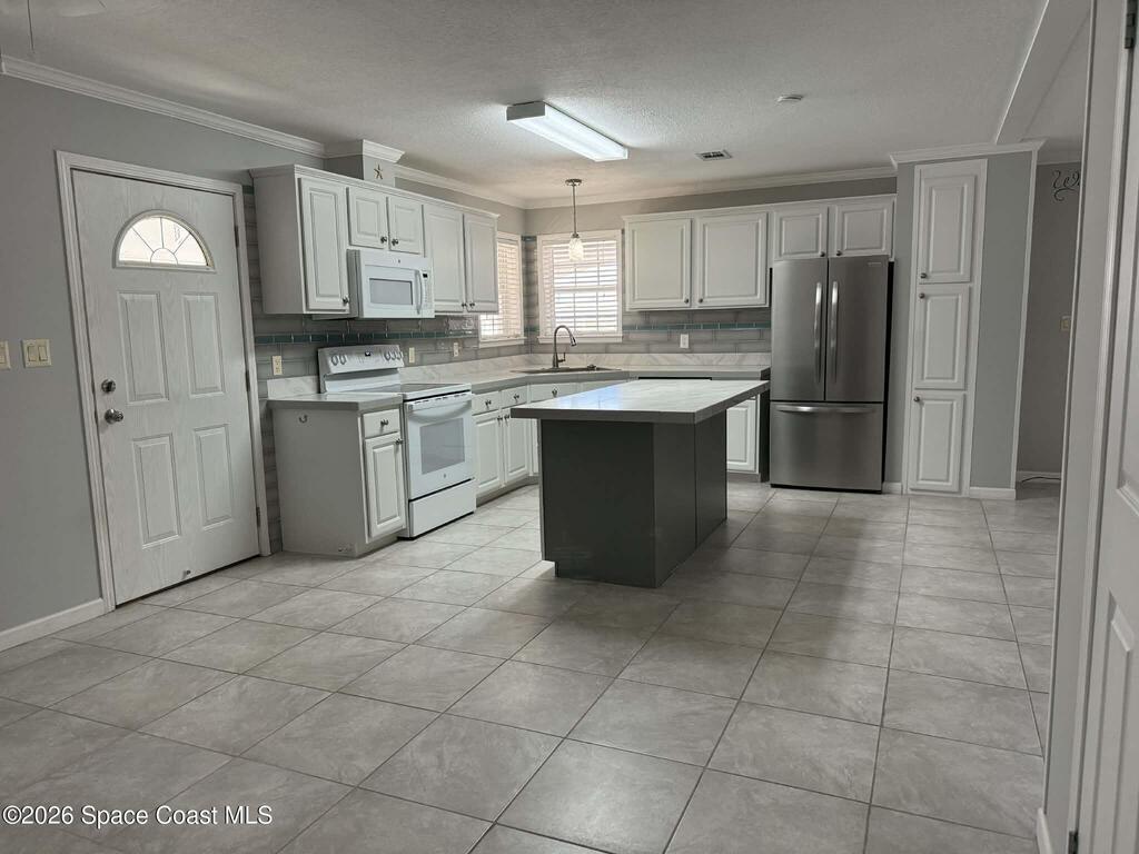 810 Wren Circle, Barefoot Bay, FL 32976