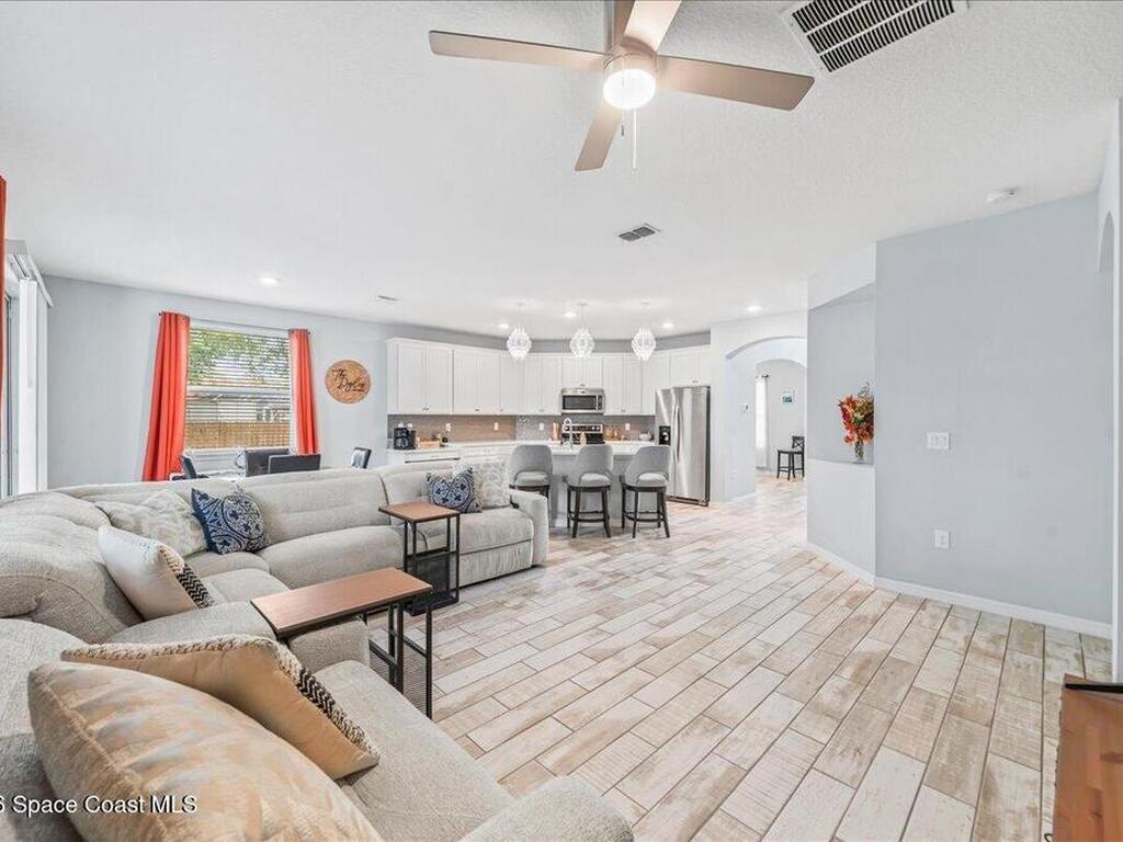 800 Lyons Circle, Palm Bay, FL 32907