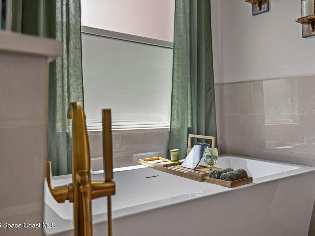 8350 Waxwing Cr Circle, Melbourne, FL 32940