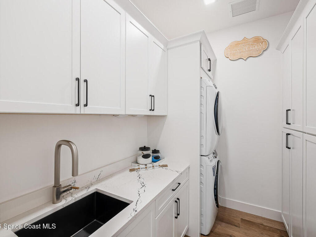 8350 Waxwing Cr Circle, Melbourne, FL 32940