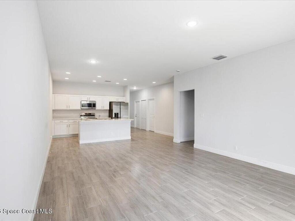 1645 19th Avenue, Vero Beach, FL 32962