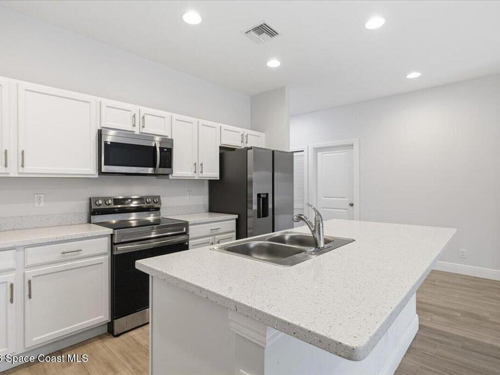 1645 19th Avenue, Vero Beach, FL 32962