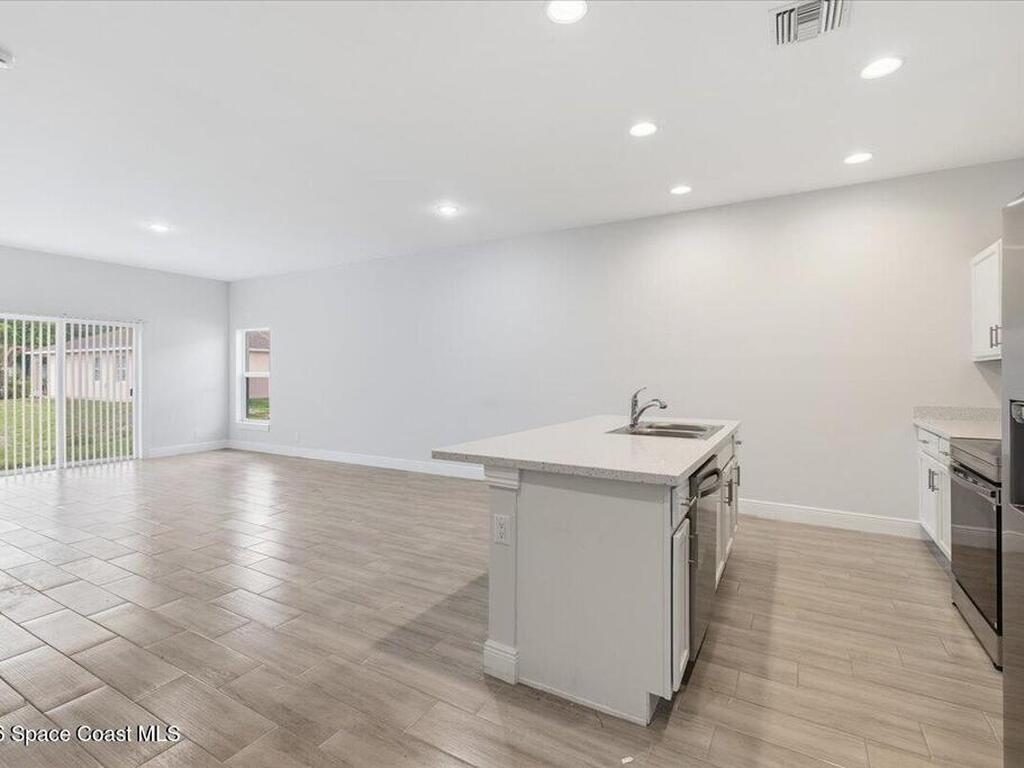 1645 19th Avenue, Vero Beach, FL 32962