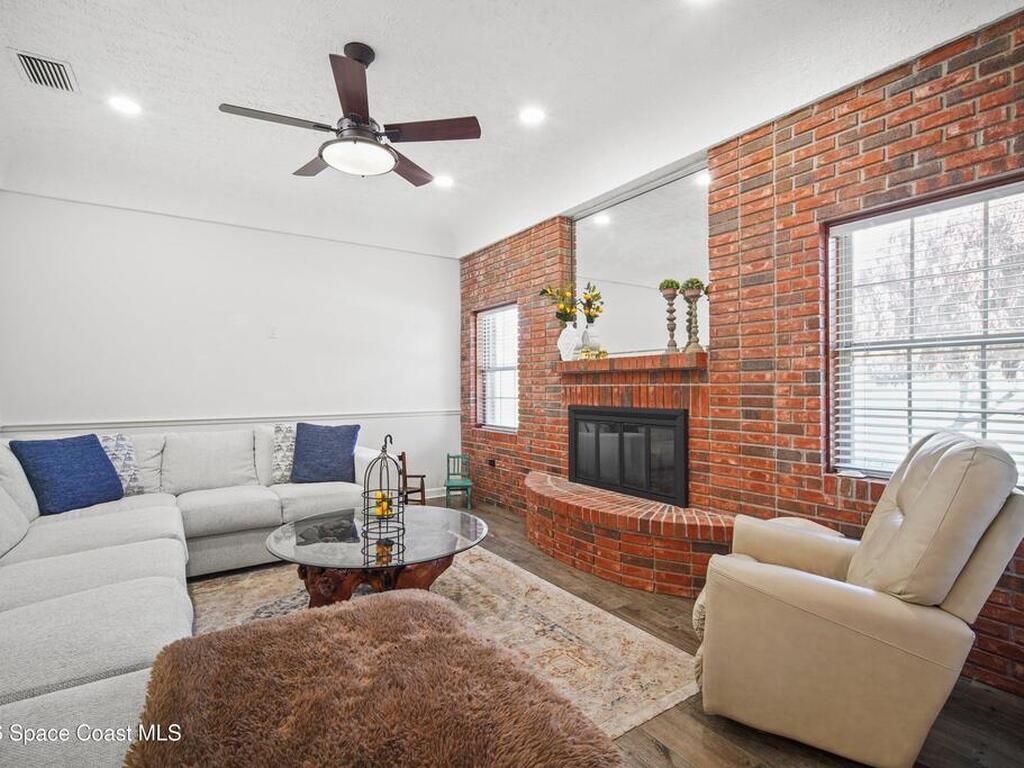 572 Lake Ashley Circle, Melbourne, FL 32904