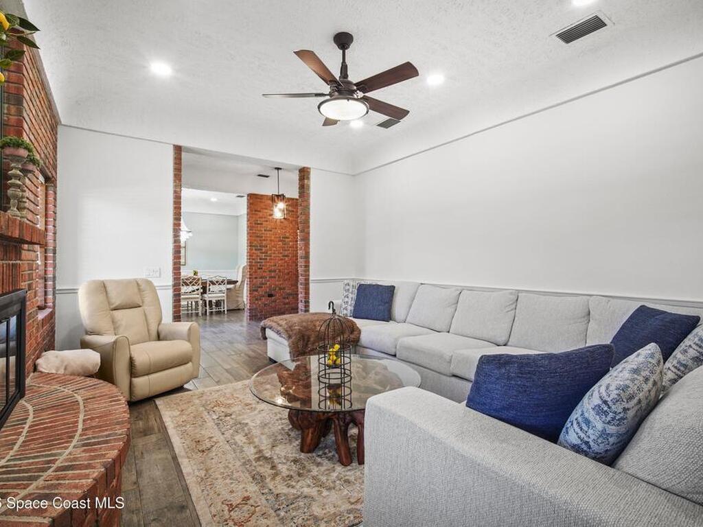 572 Lake Ashley Circle, Melbourne, FL 32904