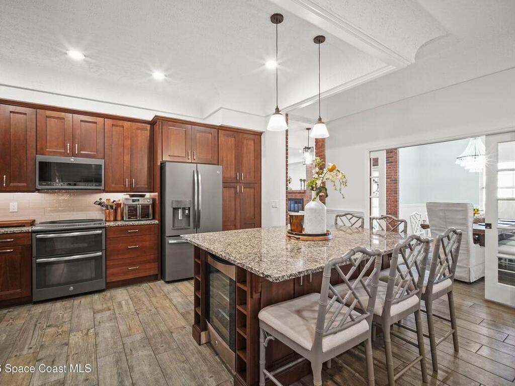 572 Lake Ashley Circle, Melbourne, FL 32904