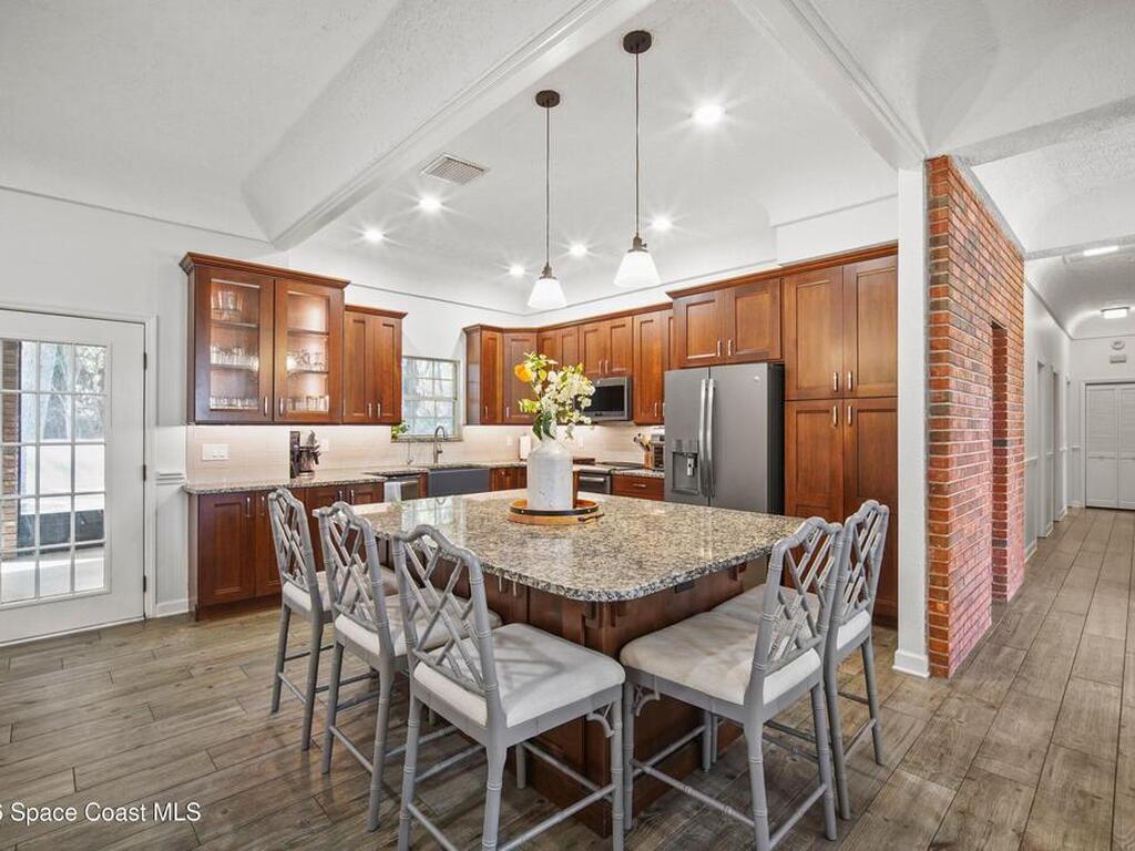 572 Lake Ashley Circle, Melbourne, FL 32904