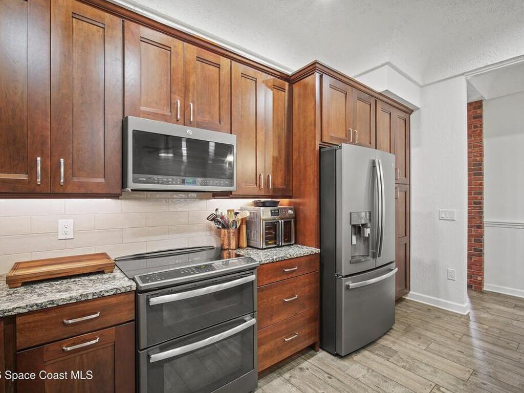 572 Lake Ashley Circle, Melbourne, FL 32904