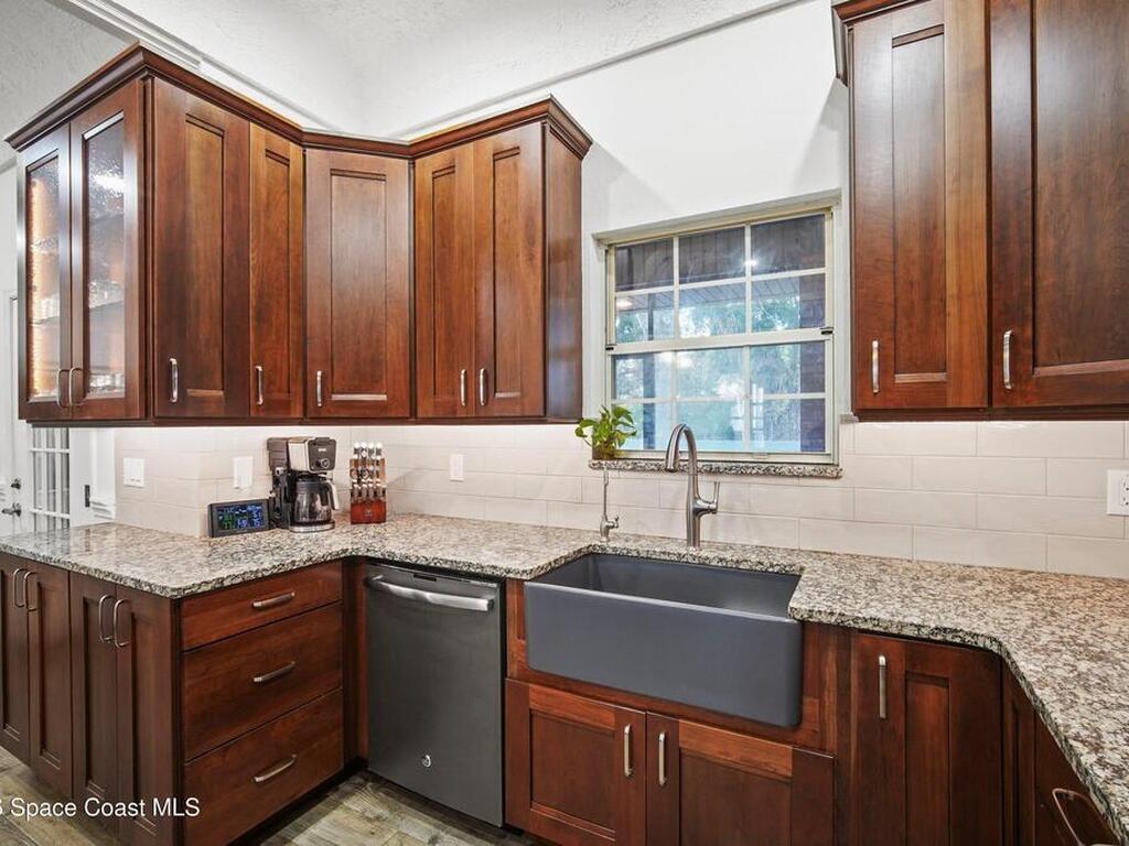 572 Lake Ashley Circle, Melbourne, FL 32904