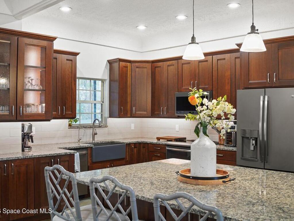 572 Lake Ashley Circle, Melbourne, FL 32904