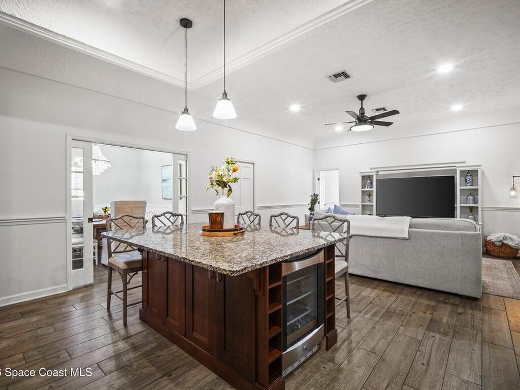 572 Lake Ashley Circle, Melbourne, FL 32904