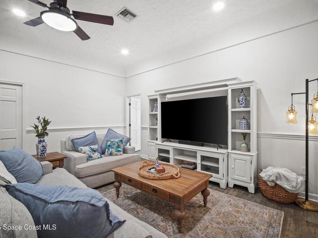 572 Lake Ashley Circle, Melbourne, FL 32904