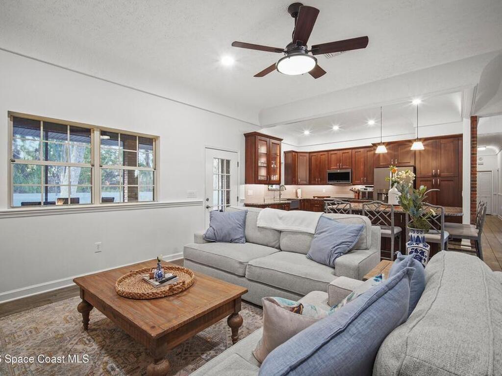 572 Lake Ashley Circle, Melbourne, FL 32904