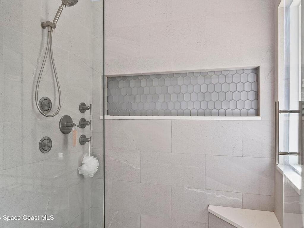 572 Lake Ashley Circle, Melbourne, FL 32904