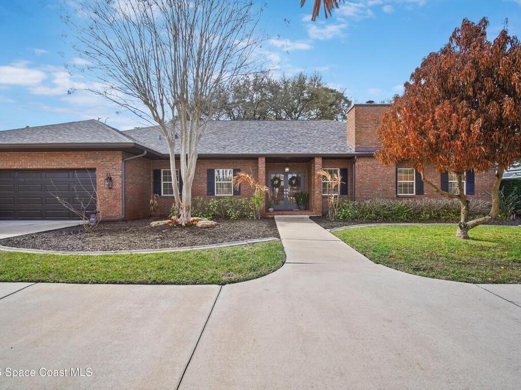 572 Lake Ashley Circle, Melbourne, FL 32904