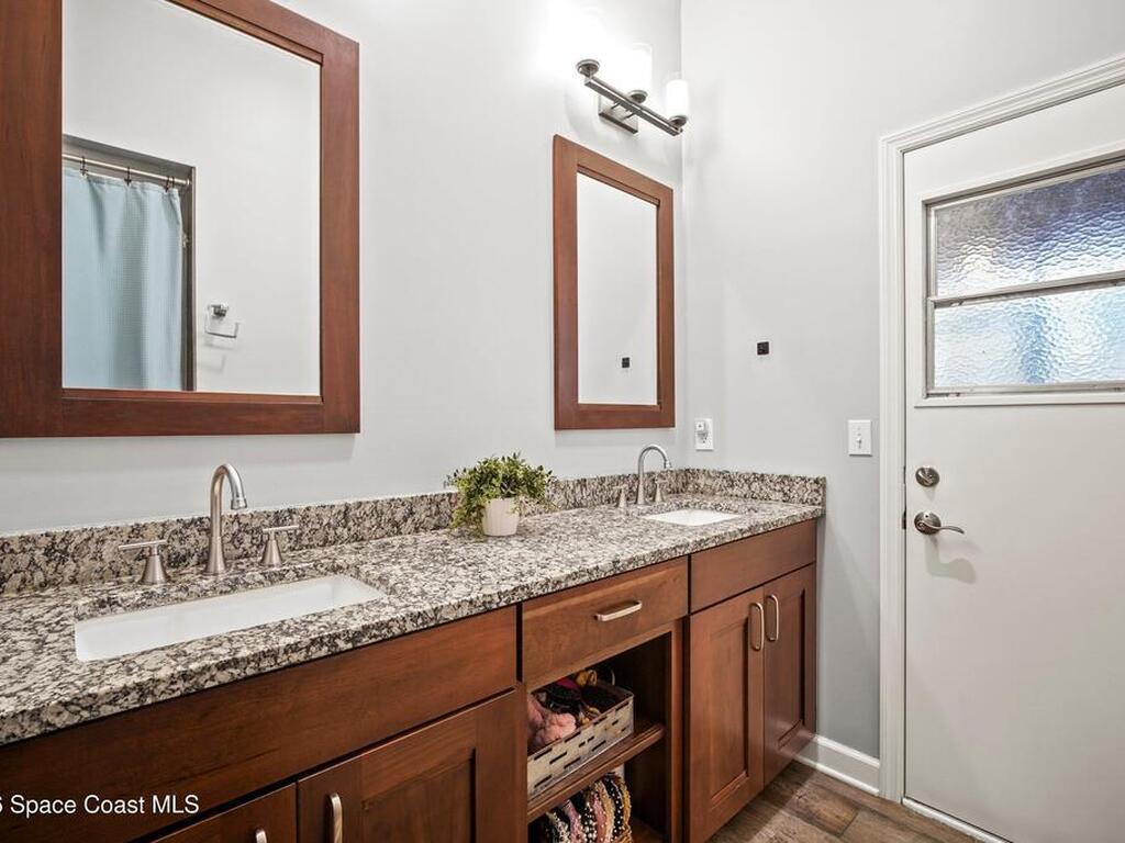 572 Lake Ashley Circle, Melbourne, FL 32904