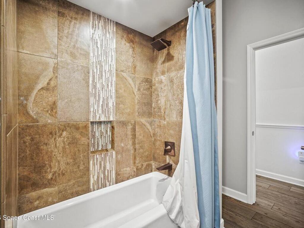 572 Lake Ashley Circle, Melbourne, FL 32904