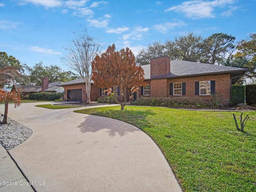 572 Lake Ashley Circle, Melbourne, FL 32904